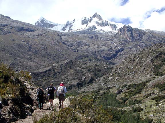 Hiking into Ishinca, Vallunaraju