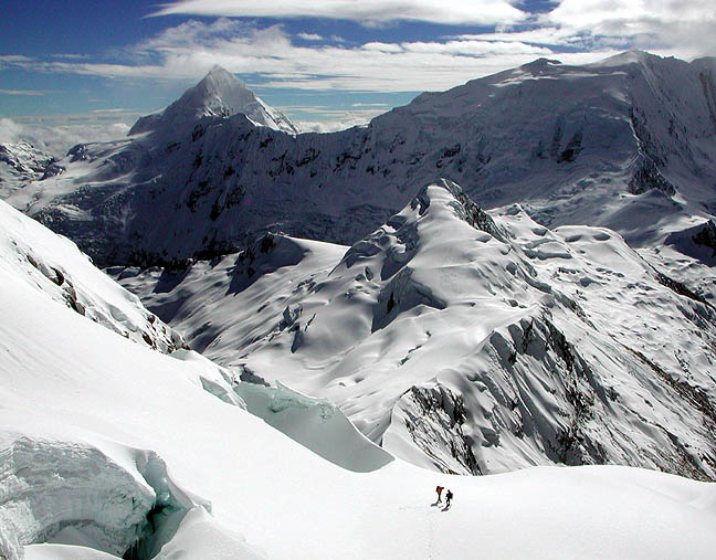 Descending Ranrapalca, Tocllaraju behind
